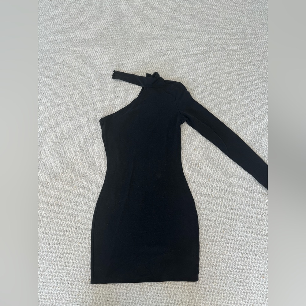 Off shoulder form fitting dress with attached choker. Worn once. XS